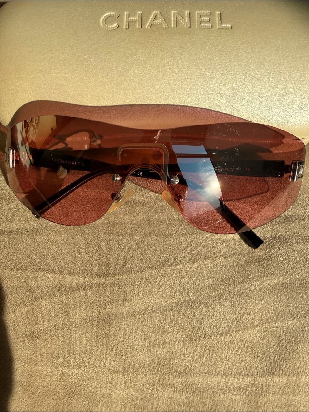 CHANEL Rose Gradient Shield Sunglasses - Picture 4 of 8